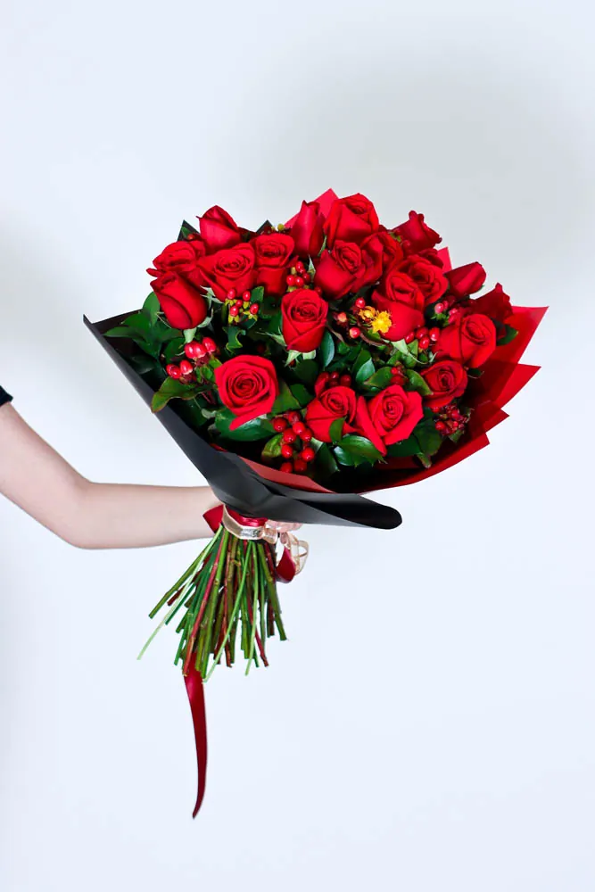 RAMILLETE DE ROSAS ROJAS
